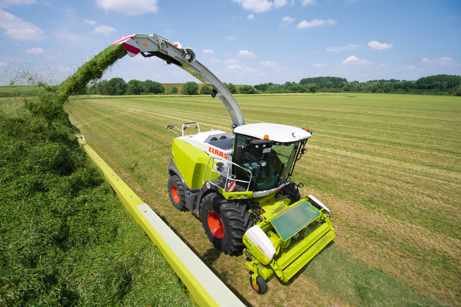 Аренда кормоуборочного комбайна: особенности, выбор